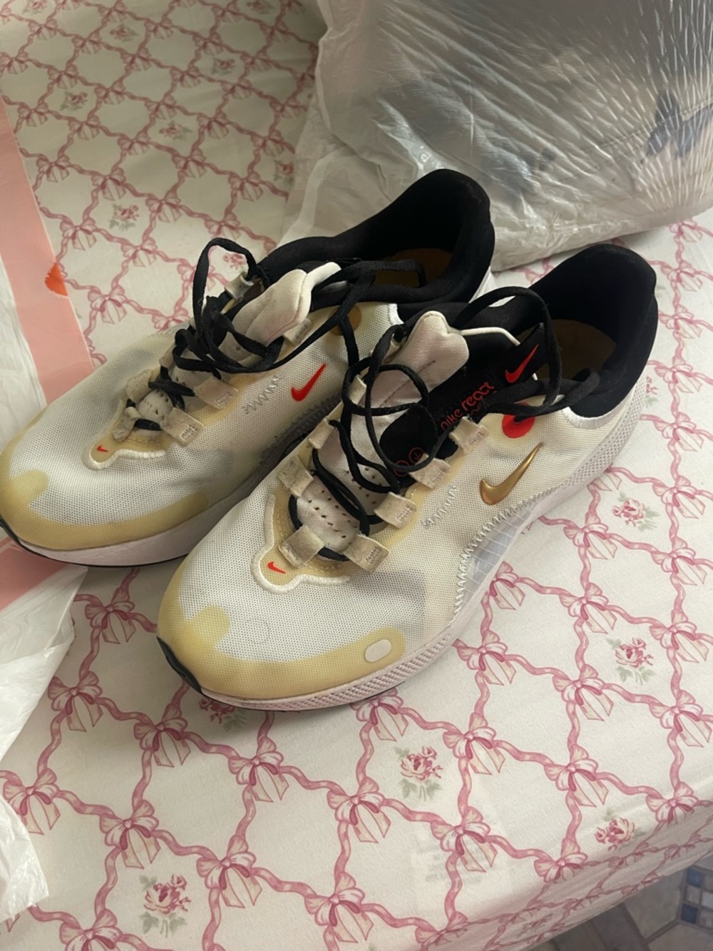 Nike White and Gold Running Sneakers with Red Accents